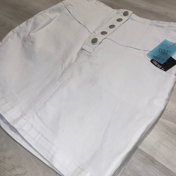 White Skirt - Picture 4 of 10